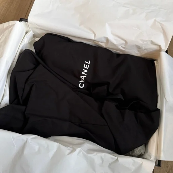 Chanel 25K Black White Pearl Ball Heel CC Logo Stretch Leather Calf Boots - Picture 3 of 8